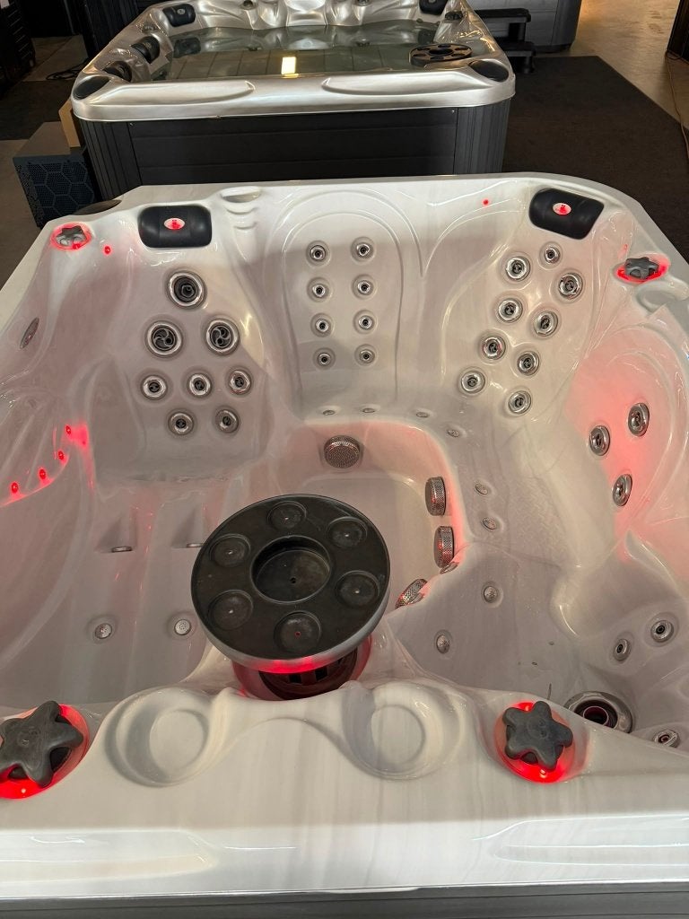 Luxe 5-Persoons Spa / Jacuzzi – Bomvol Jets, Tuin en Terras, Bubbelbaden en Hottubs, Ophalen, Zo goed als nieuw, Trap, Vast
