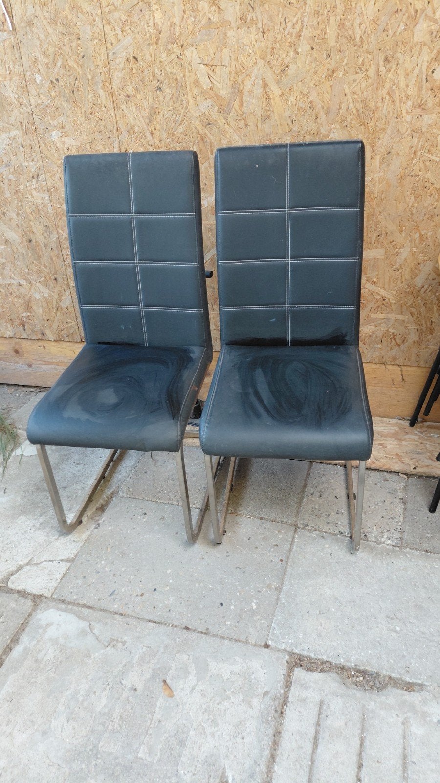 4 eetstoelen - Zwart met metalen onderstel, Ophalen, Gebruikt, Vier personen, Kunststof