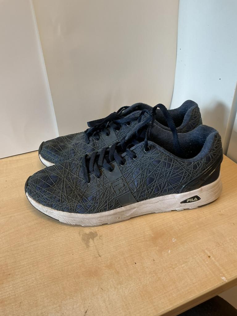 Fila sportschoenen 45, Ophalen of Verzenden, Zo goed als nieuw, Zwart, Sportschoenen