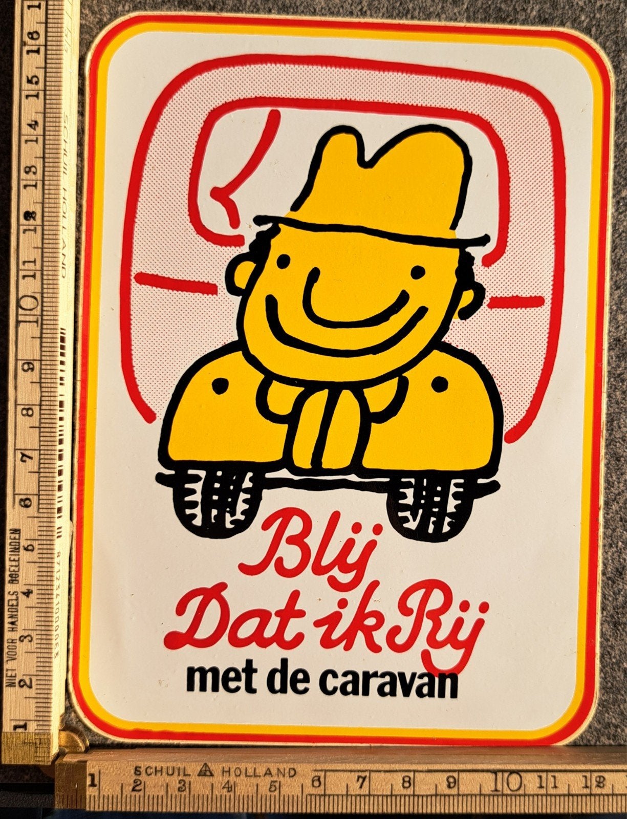 Vintage sticker Blij dat ik rij met de caravan propaganda, Ophalen of Verzenden, Zo goed als nieuw