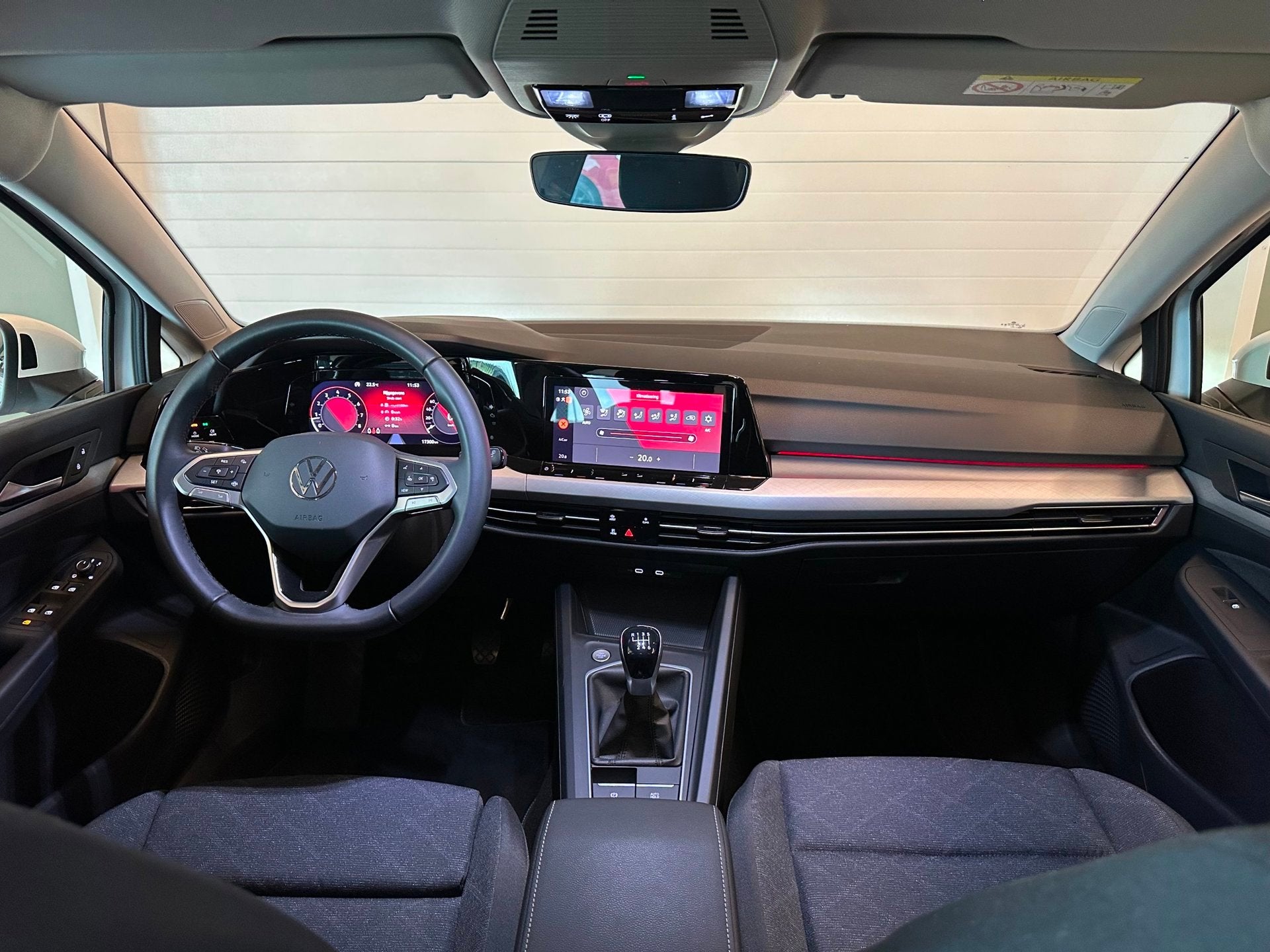 Volkswagen Golf Variant 1.5 TSI LIFE BUSINESS/APPLE CARPLAY+, Auto's, Voorwielaandrijving, Stof, 4 cilinders, Wit