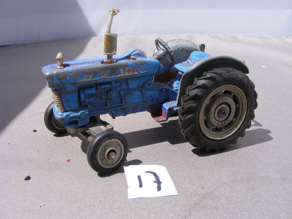 Ford 5000 tractor Corgi Toys 72 (17)  schade, Hobby en Vrije tijd, Modelauto's | 1:43, Ophalen of Verzenden, Gebruikt, Auto, Corgi