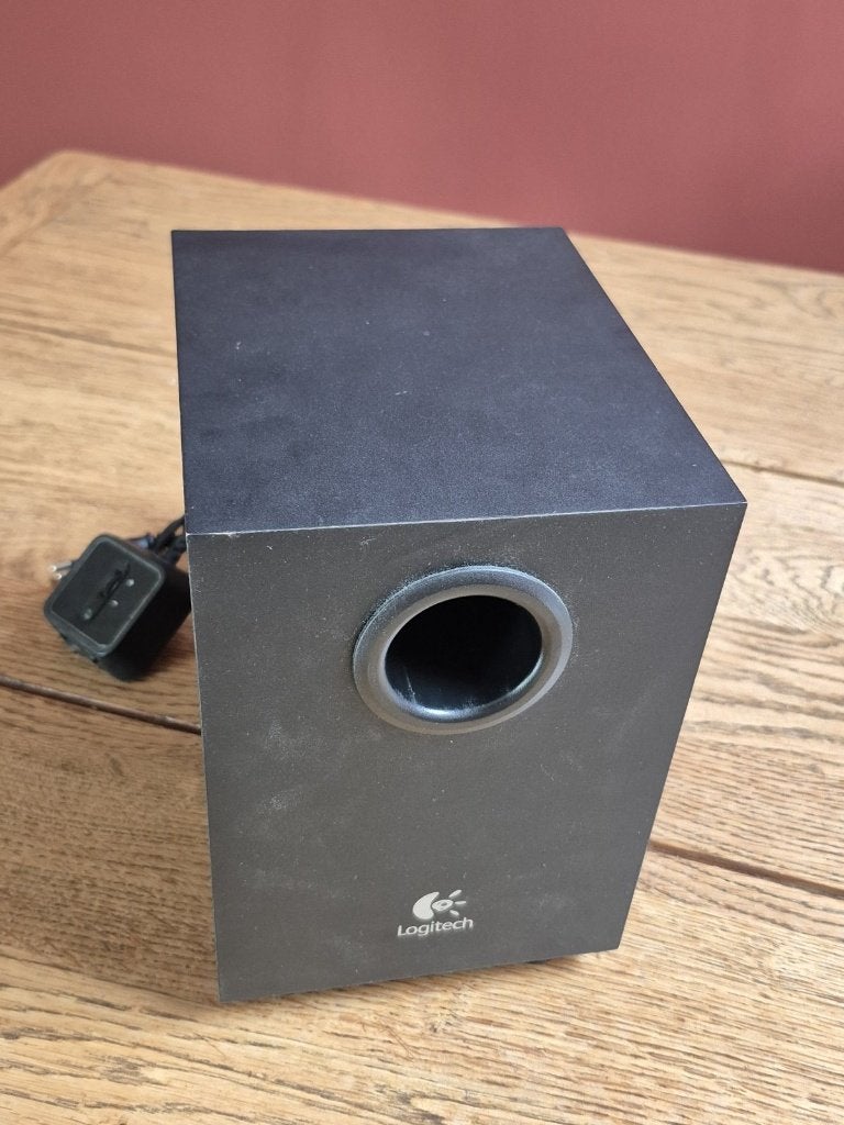 Logitech basbox voor pc of laptop, Computers en Software, Pc speakers, Ophalen of Verzenden, Gebruikt, Audiokanaal 2, Logitech