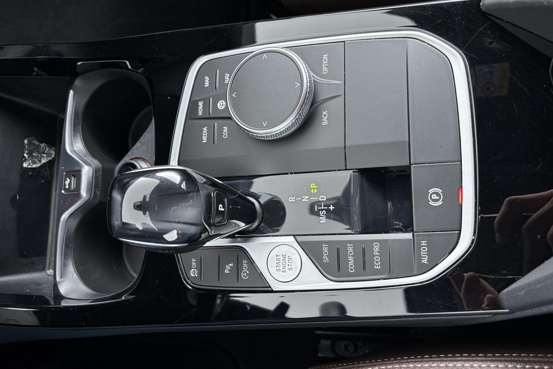 Foto 18 van BMW 1-serie 120i Business Edition Plus Sportief karakter met