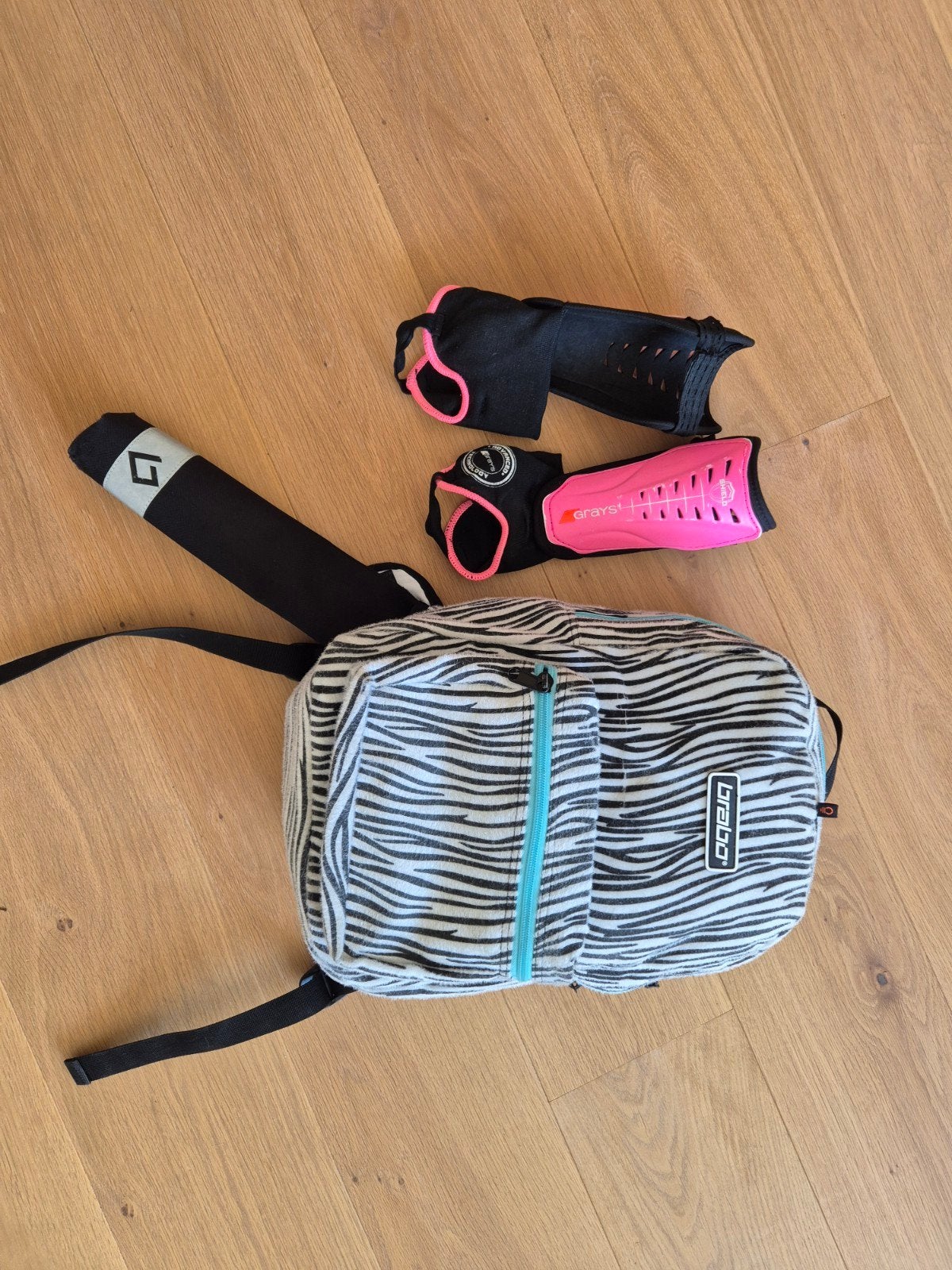 Hockey set: tas, scheenbeschermers en sokken (roze), Sport en Fitness, Ophalen, Gebruikt, Overige typen