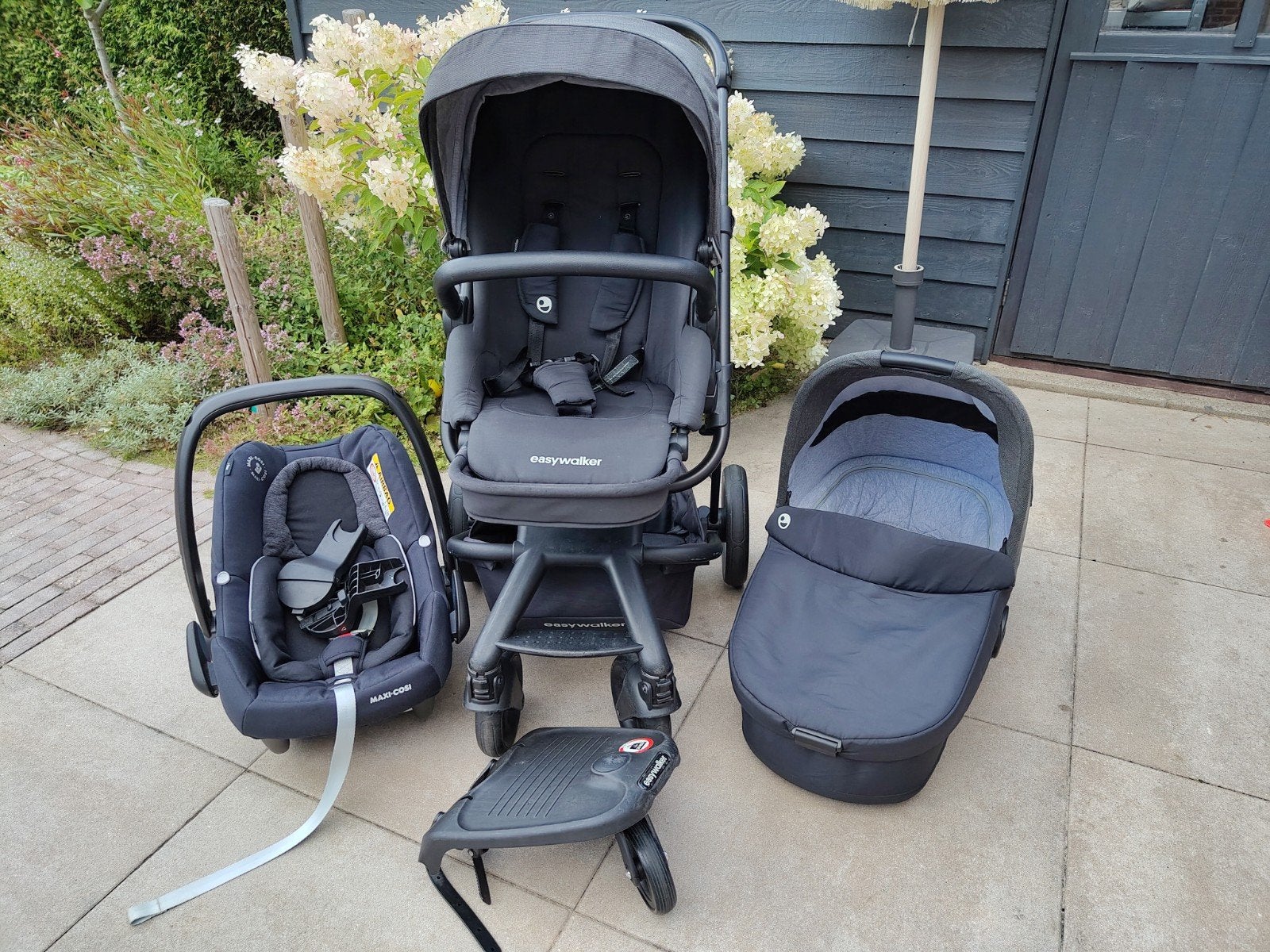 Zwarte Easywalker (Harvey 2) 3-delig (incl maxi-cosi), Ophalen, Zo goed als nieuw, Combiwagen, Verstelbare duwstang