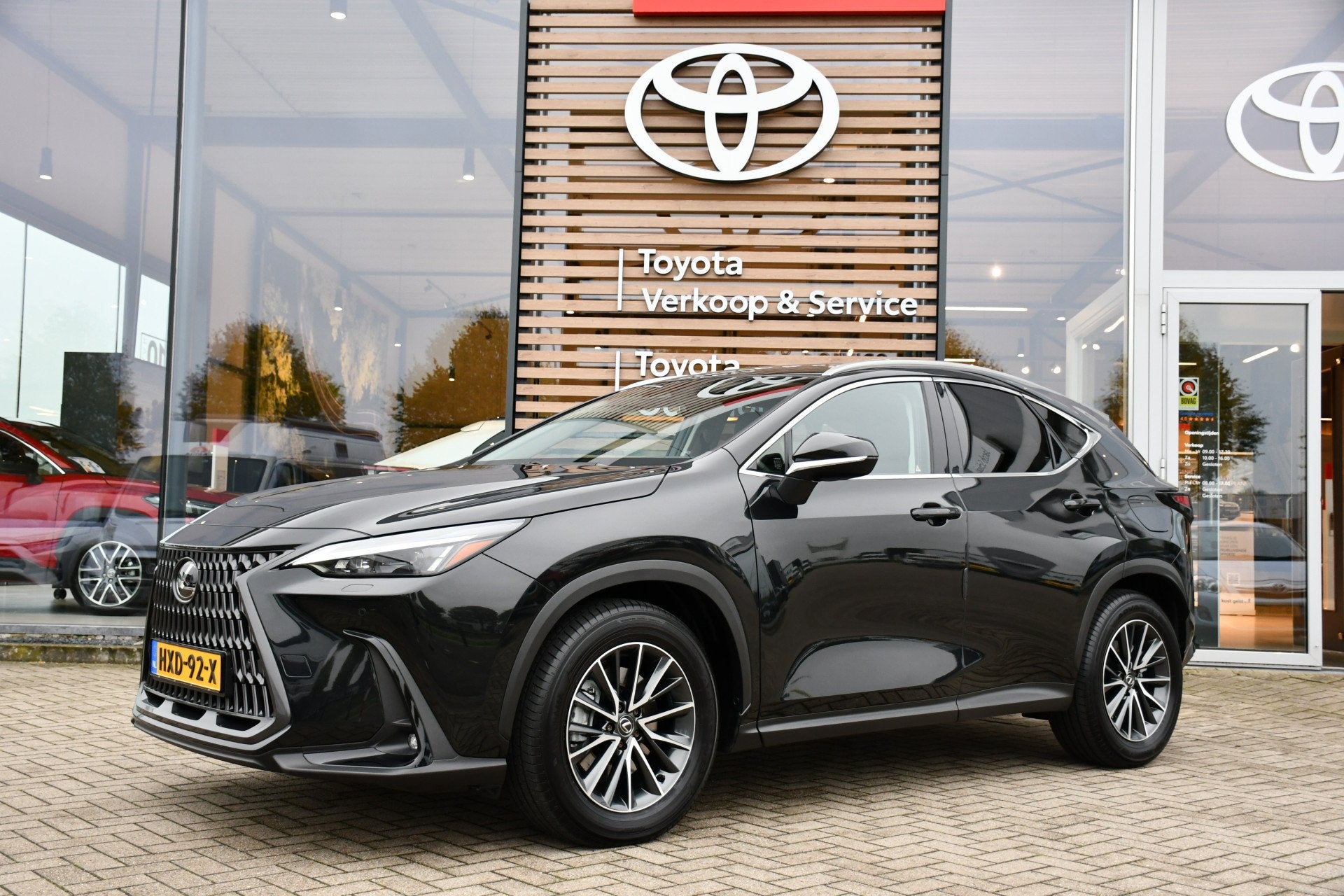 Lexus NX 450h+ AWD Launch Edition Limited Automaat 306pk | T, Auto's, Automaat, Gebruikt, 4 cilinders, Zwart