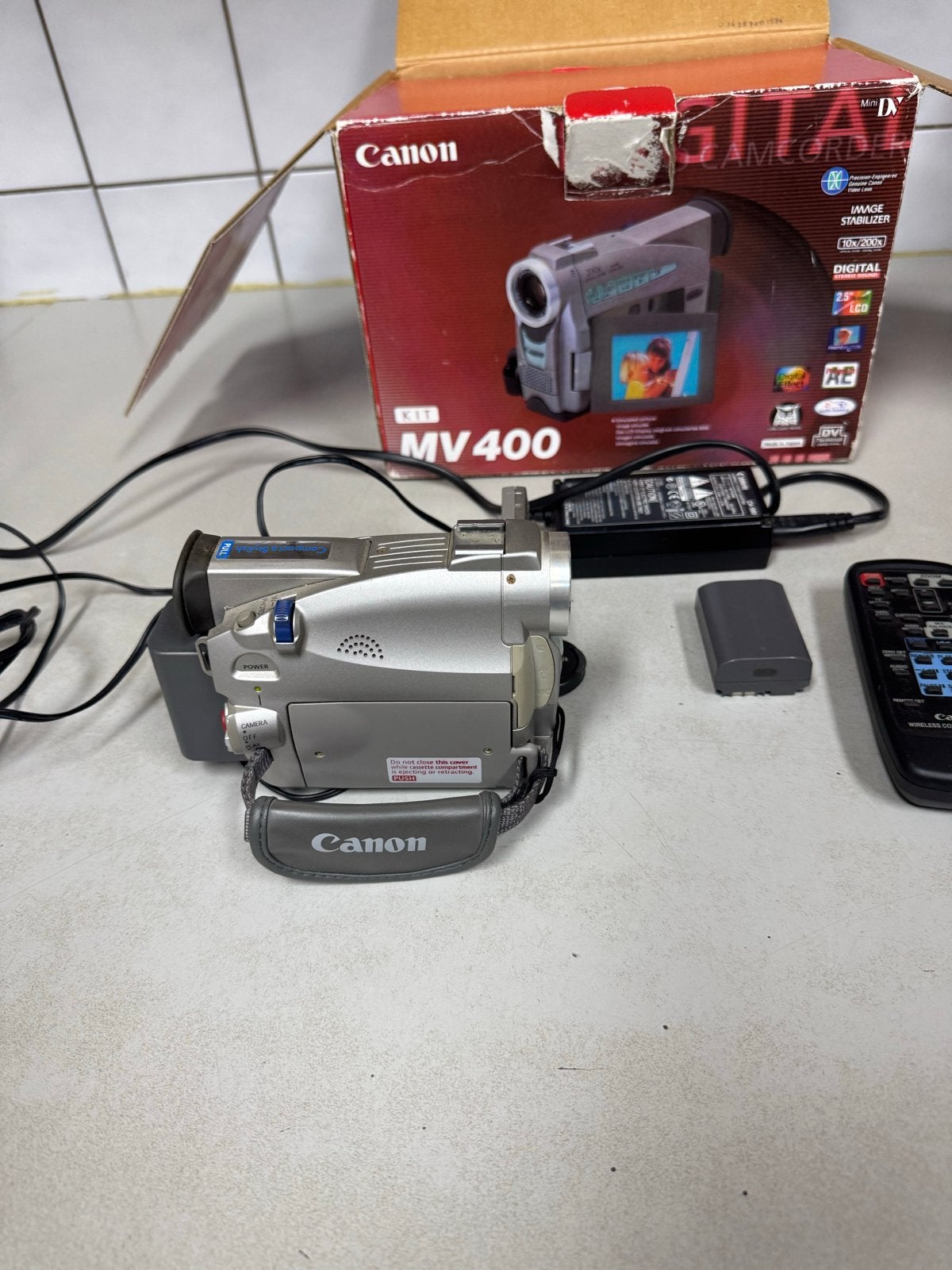 Foto 2 van Canon MV400 Mini DV Camcorder met accessoires