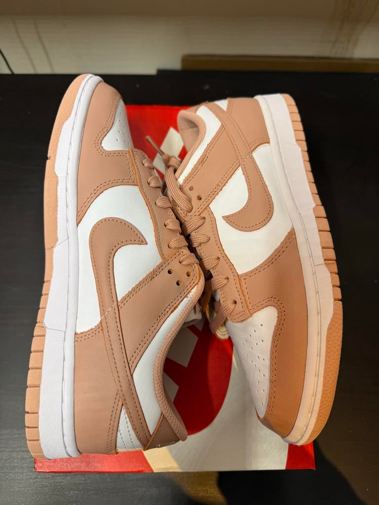 Nike Dunk Low sneakers rose whisper 40.5, Kleding | Dames, Schoenen, Nieuw, Ophalen of Verzenden, Sneakers of Gympen, Roze