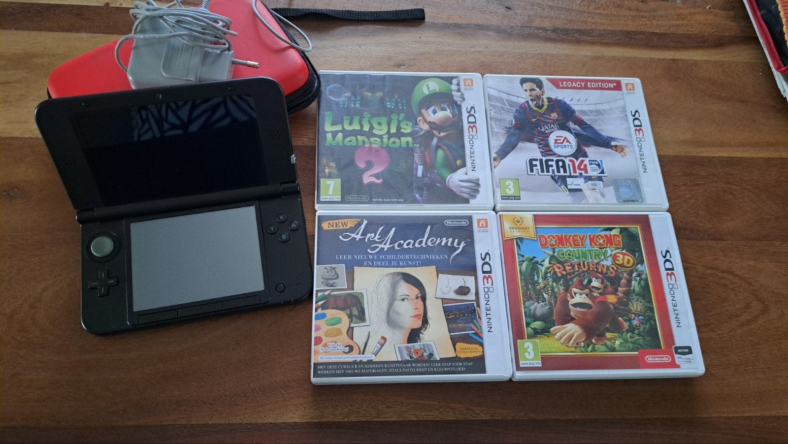Nintendo 3DS met lader en 4 spellen, Spelcomputers en Games, Spelcomputers | Nintendo 2DS en 3DS, Zwart, Ophalen of Verzenden