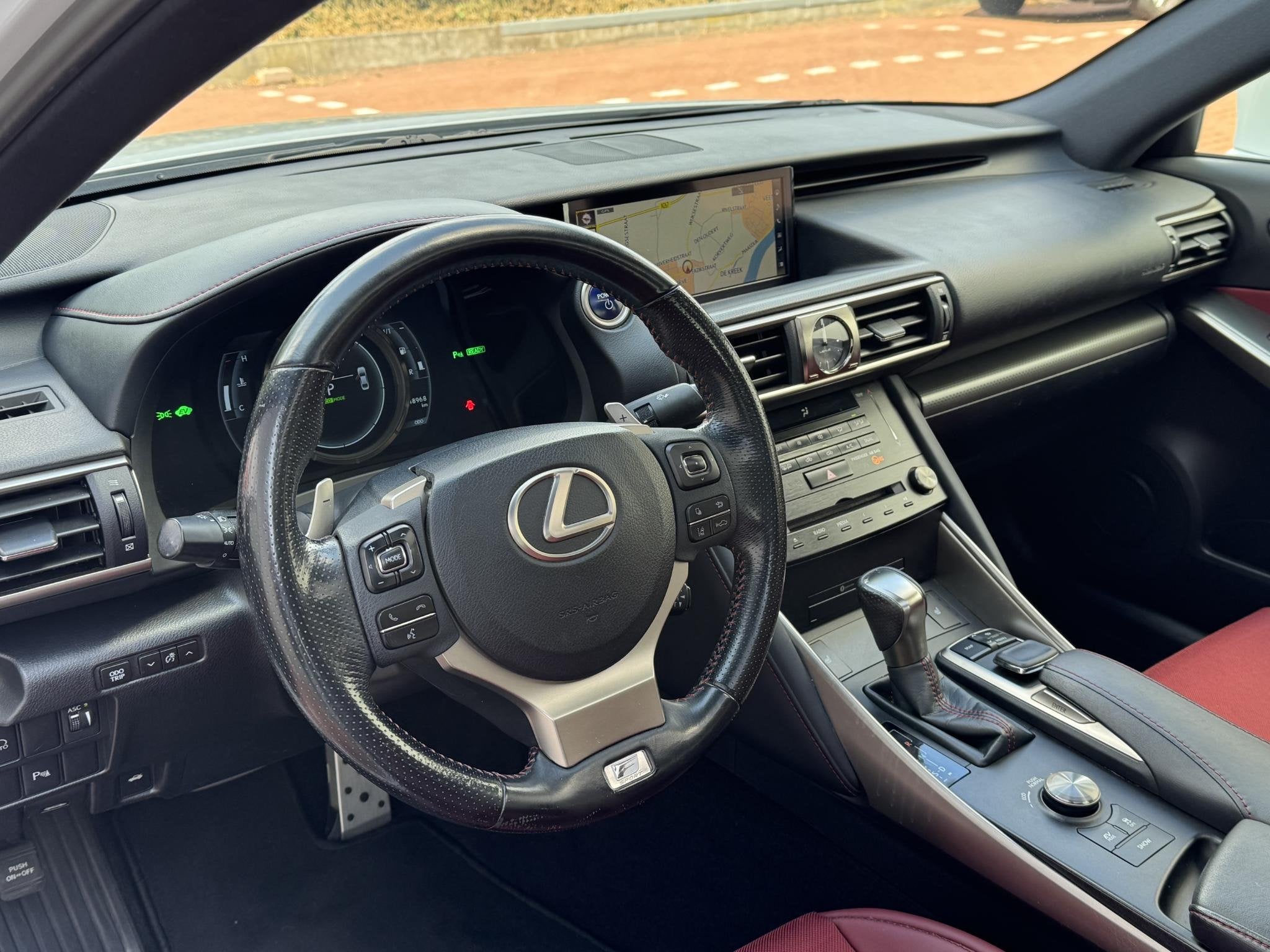 Lexus IS 300h Hybrid F-Sport Dakraam DEALER ONDERHOUDEN, Auto's, Lexus, Gebruikt, Automatische klimaatregeling, Bedrijf, Hybride Elektrisch/Benzine