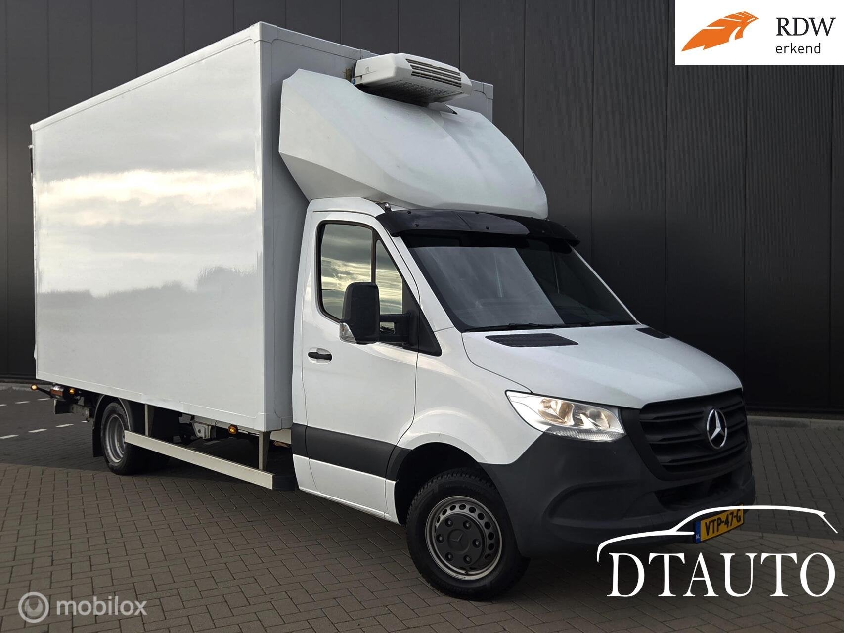 Mercedes Sprinter bestel 319 Koelwagen met laadklep <3500Kg, Auto's, Gebruikt, Wit, Bedrijf, 2 stoelen