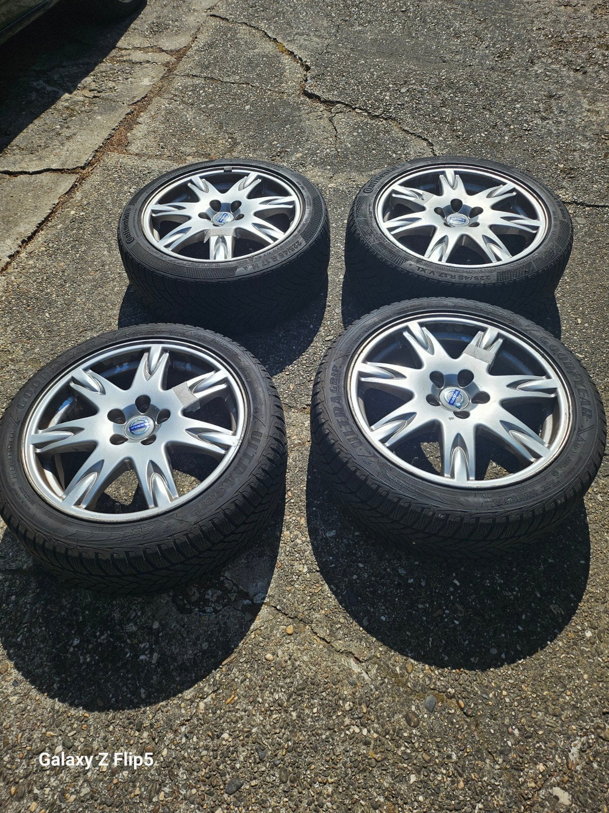 Volvo 17 inch velgen met winterbanden 225/45R17, Ophalen, Gebruikt, Banden en Velgen, Onbekend