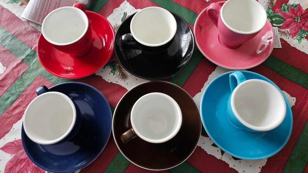 6 Swan Espresso Kopjes met Schotels - Diverse Kleuren, Gebruikt, Keramiek, Ophalen of Verzenden, Overige stijlen