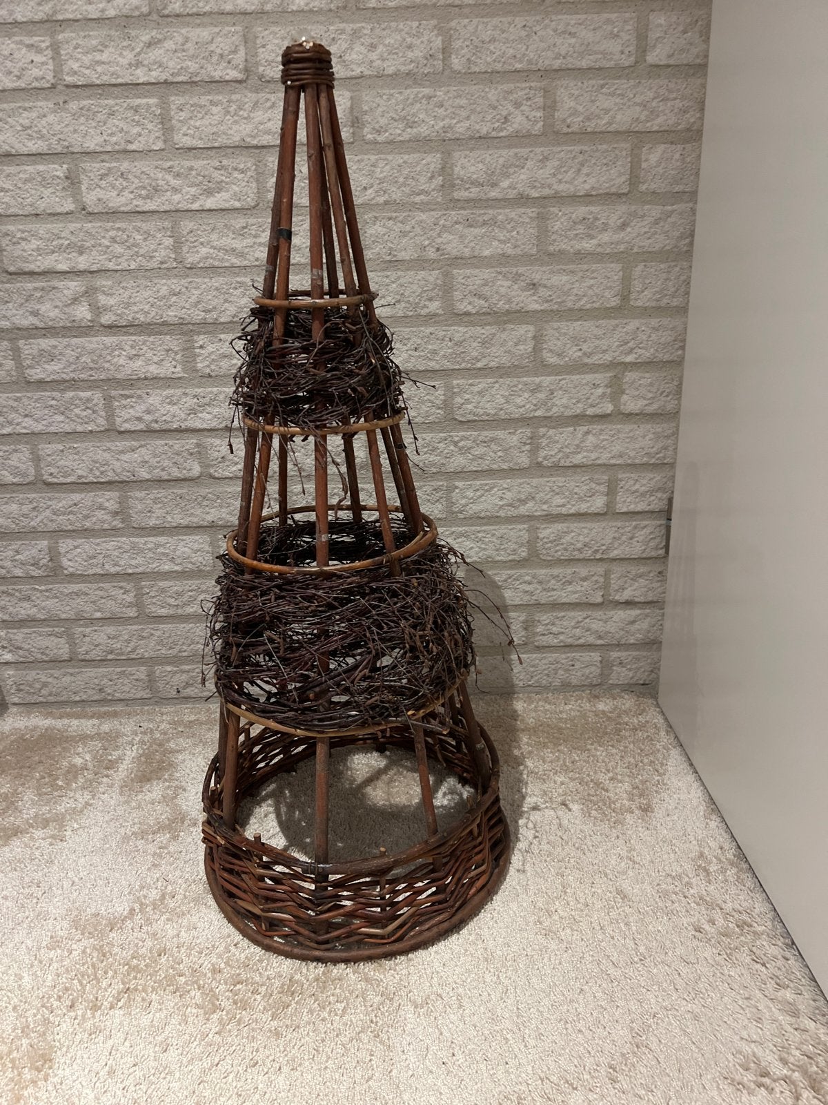 Decoratieve wilgentenen toren voor huis of tuin, Ophalen, Natuurlijk materiaal, Bruin, Landelijk