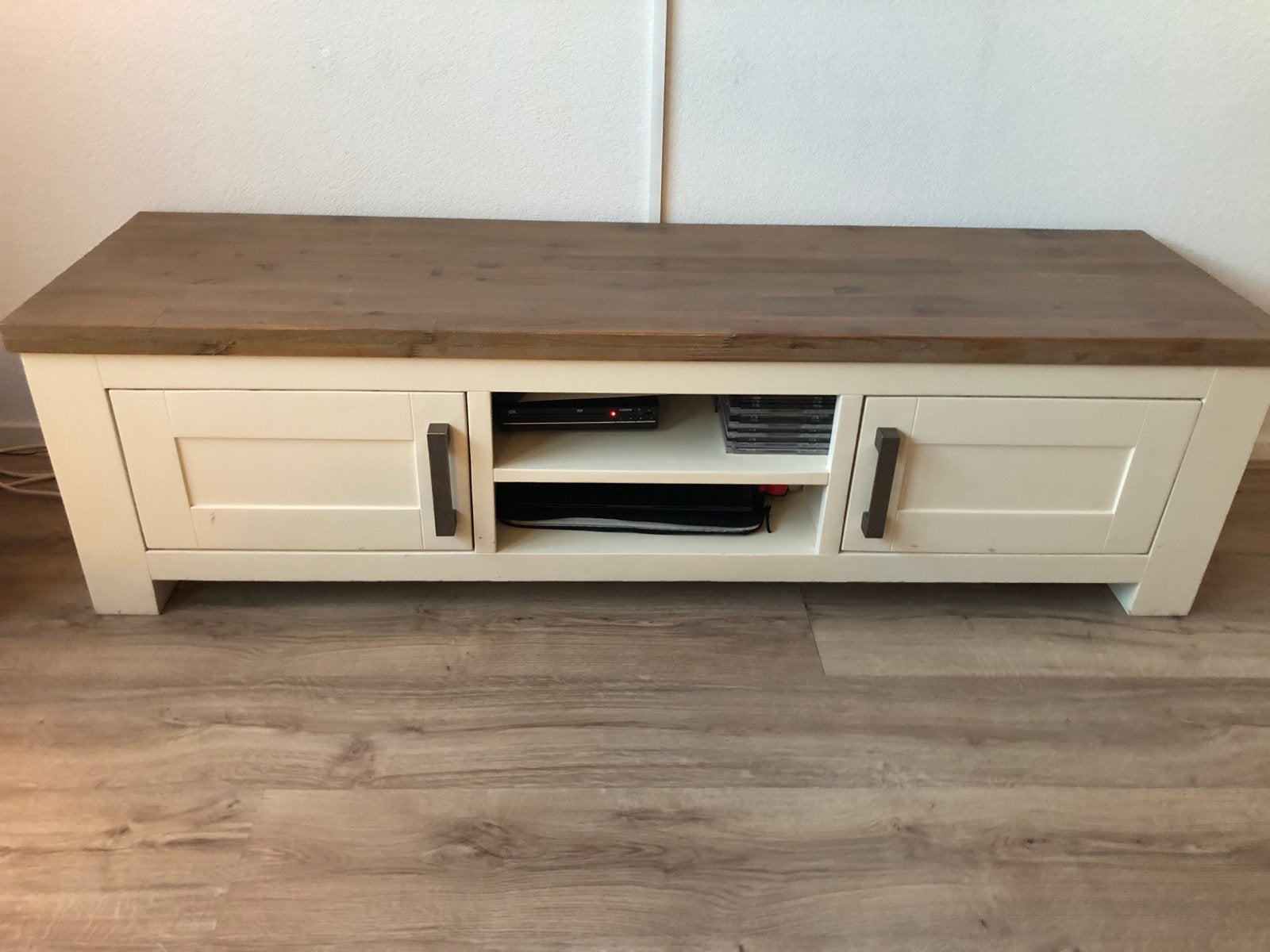 Roomwit/crème tv-meubel met houten blad, Gebruikt, 150 tot 200 cm, Ophalen of Verzenden, Minder dan 100 cm