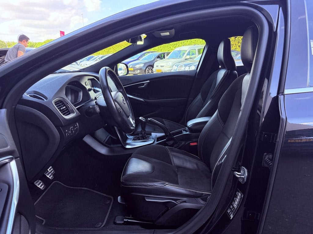 Volvo V40 BWJ 2014 1.6 T3 200 PK R-Design HALF LEDER | FULL, Auto's, Volvo, Voorwielaandrijving, Gebruikt, Huisgarantie, 4 cilinders