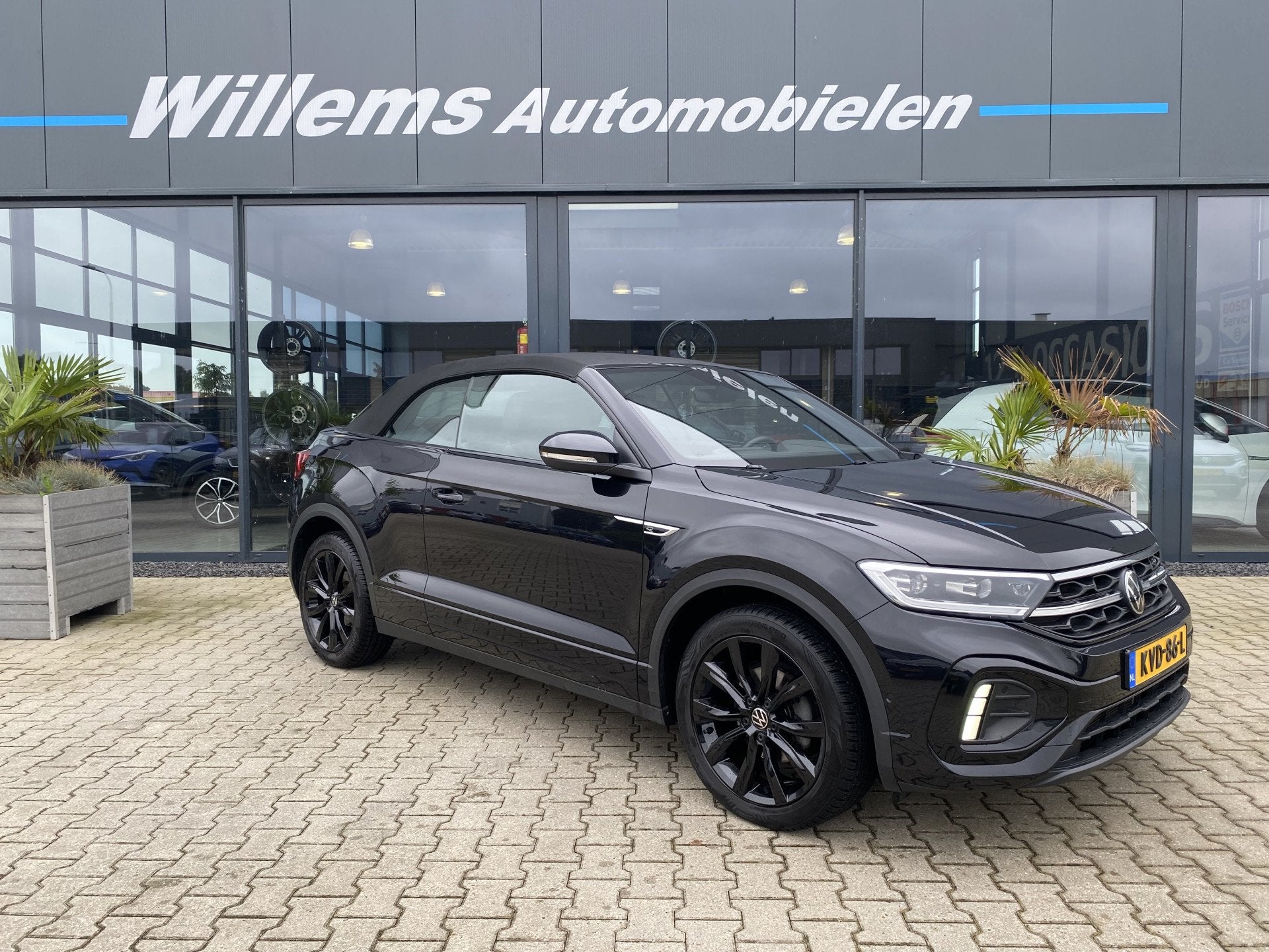 Volkswagen T-Roc Cabriolet Black Style 1.5TSI DSG 150PK R-li, Auto's, Dealer onderhouden, 4 cilinders, Alcantara, Bedrijf