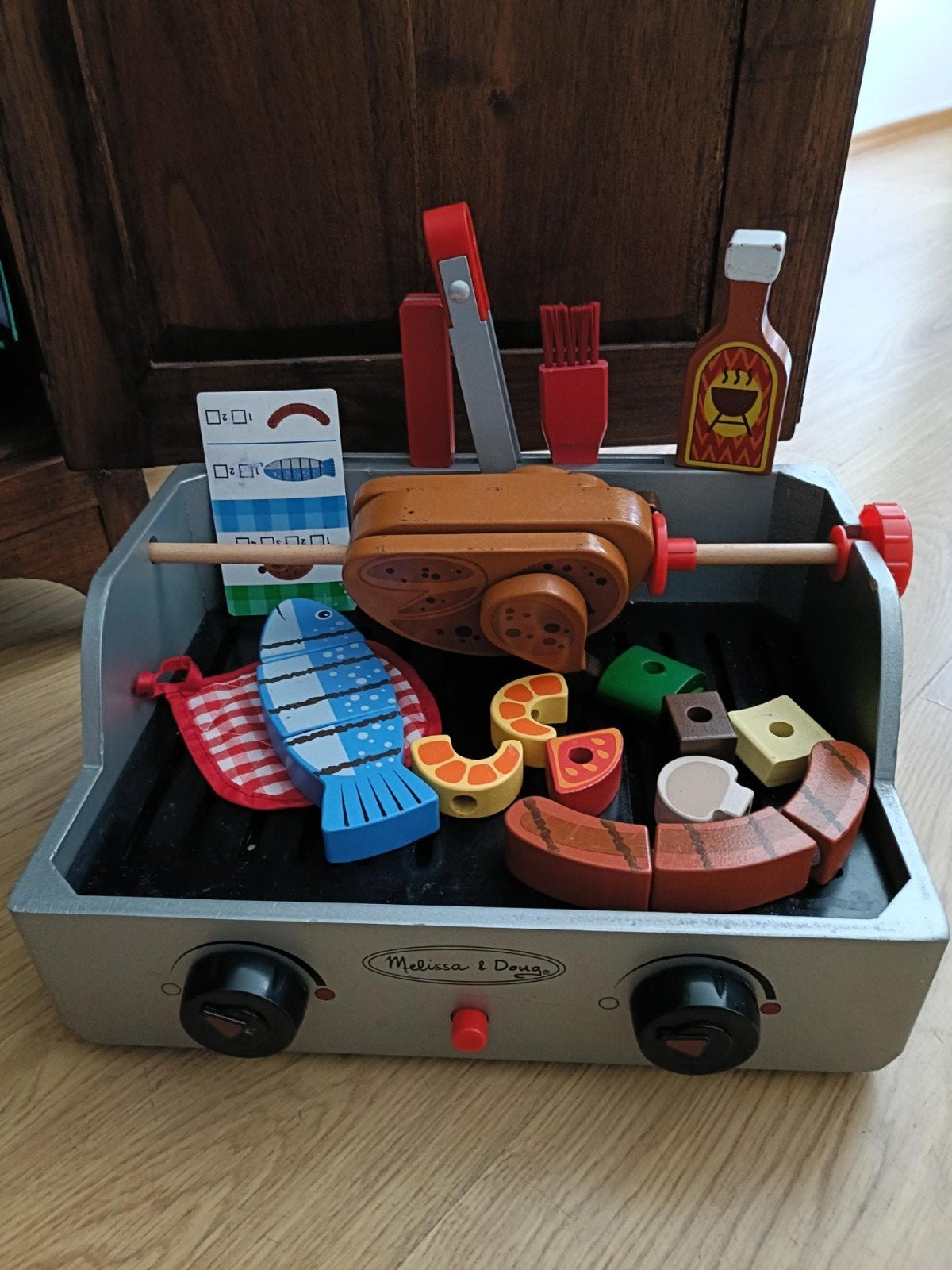 Grote set houten speelgoed: BBQ, weegschaal en taart, Kinderen en Baby's, Speelgoed | Houten speelgoed, Ophalen of Verzenden, Gebruikt