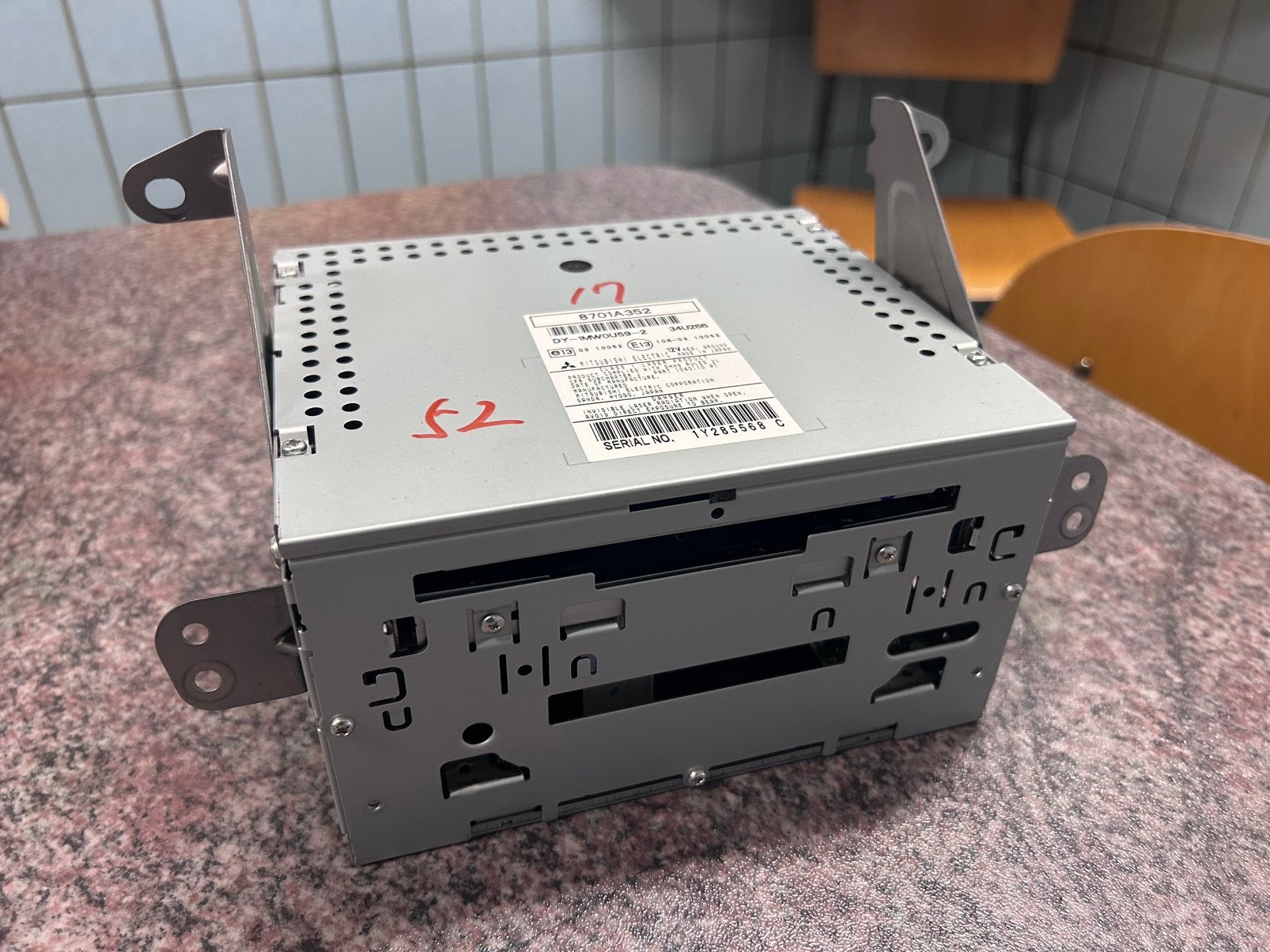 Mitsubishi Autoradio / CD-speler (8701A352), Auto diversen, Ophalen of Verzenden, Zo goed als nieuw