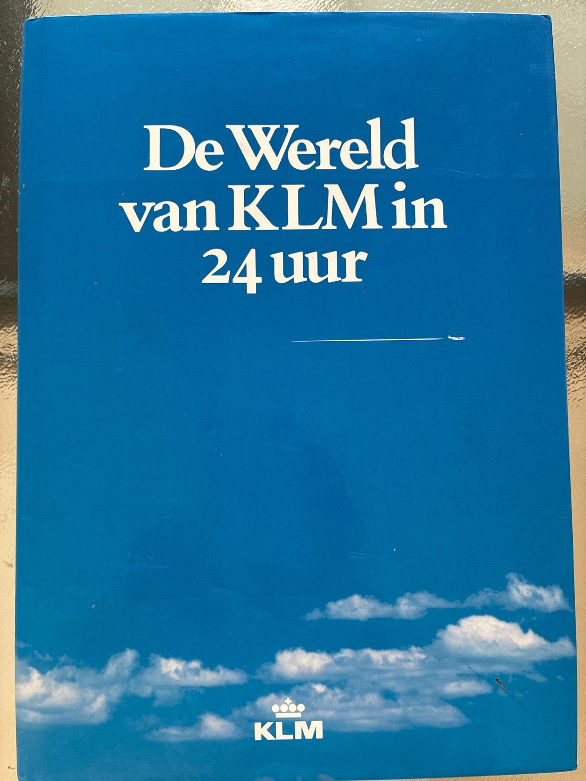 De Wereld van KLM in 24 uur - Jubileumboek, Ophalen of Verzenden, Zo goed als nieuw, Vliegtuig