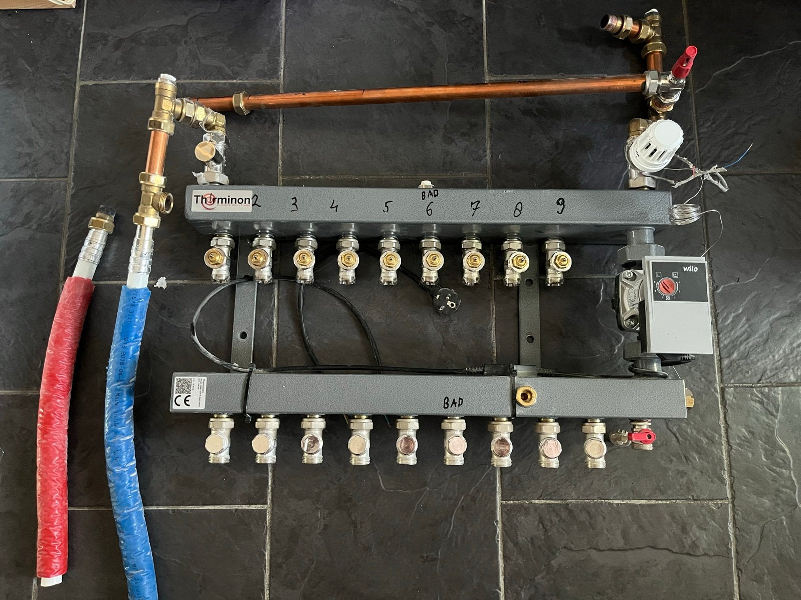 Therminon Vloerverwarmingsverdeler 9 groepen met servomotors, Doe-het-zelf en Verbouw, Ophalen, 30 tot 80 cm, Gebruikt, Overige typen