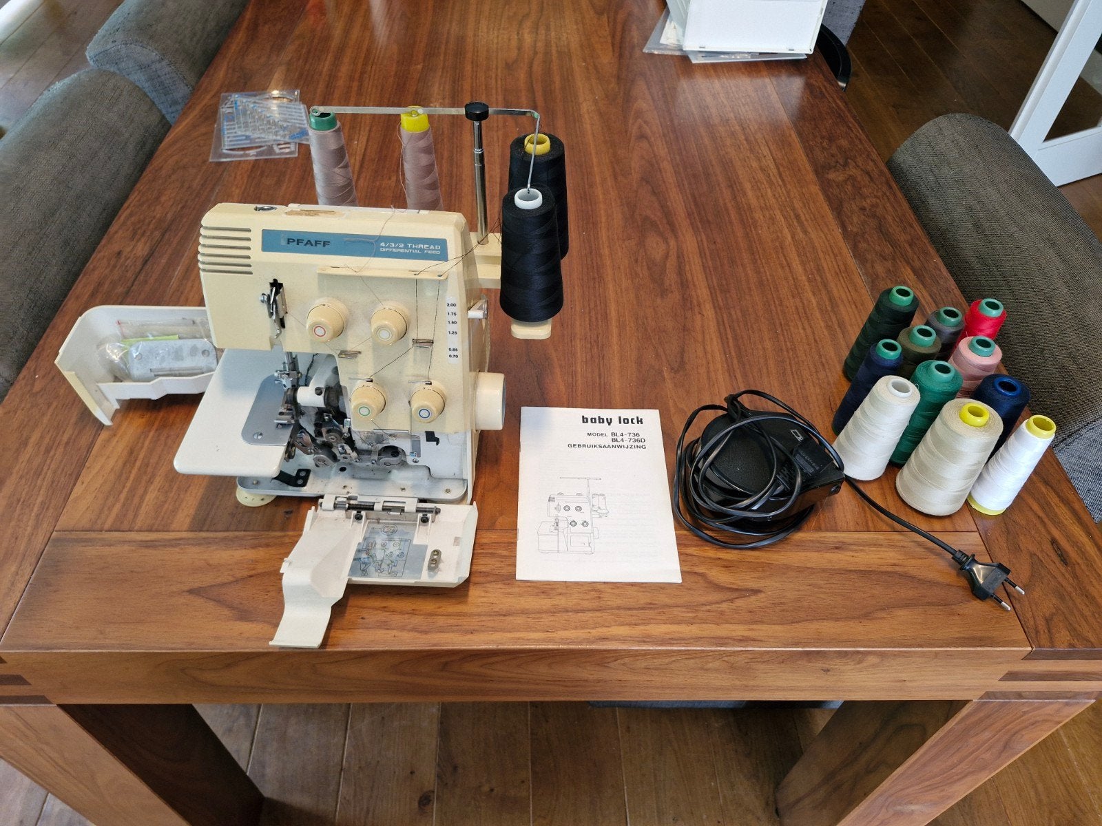 Baby Lock Lockmachine met accessoires en handleiding, Ophalen, Gebruikt, Lockmachine, Overige merken