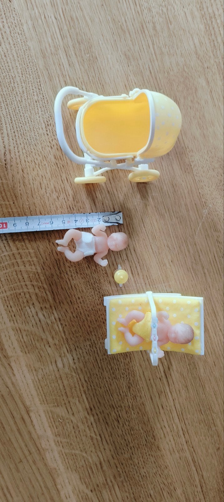 2 kleine baby popjes., Ophalen of Verzenden, Zo goed als nieuw, Poppenhuis