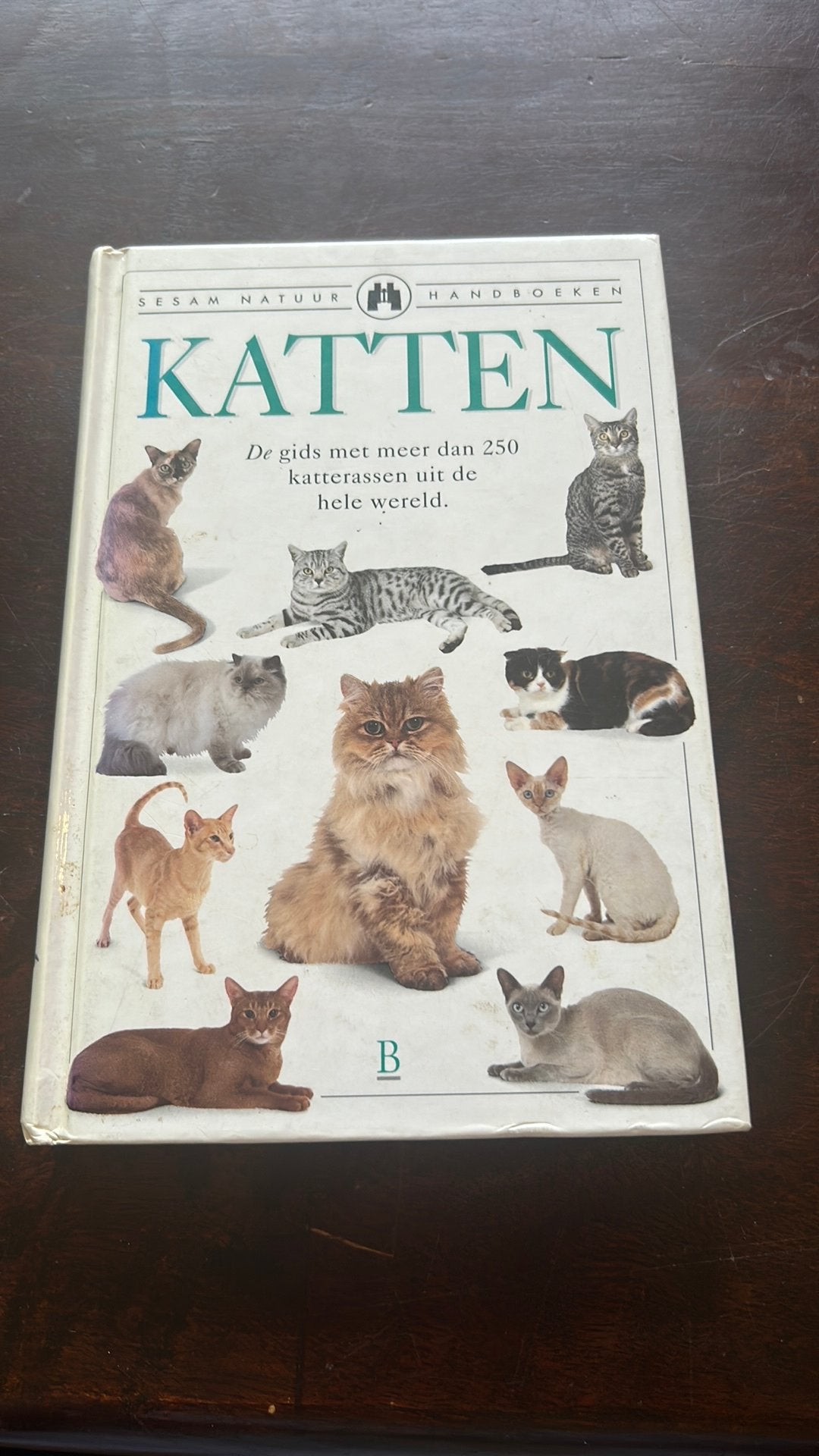 Katten de gids met meer dan 250 katterassen, Ophalen of Verzenden, Zo goed als nieuw, Katten