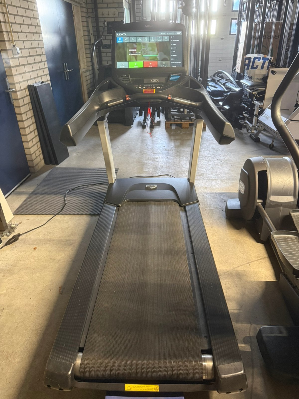 Nette lexco lt8x loopband met diverse virtuele routes, Sport en Fitness, Fitnessmaterialen, Ophalen, Zo goed als nieuw, Overige typen