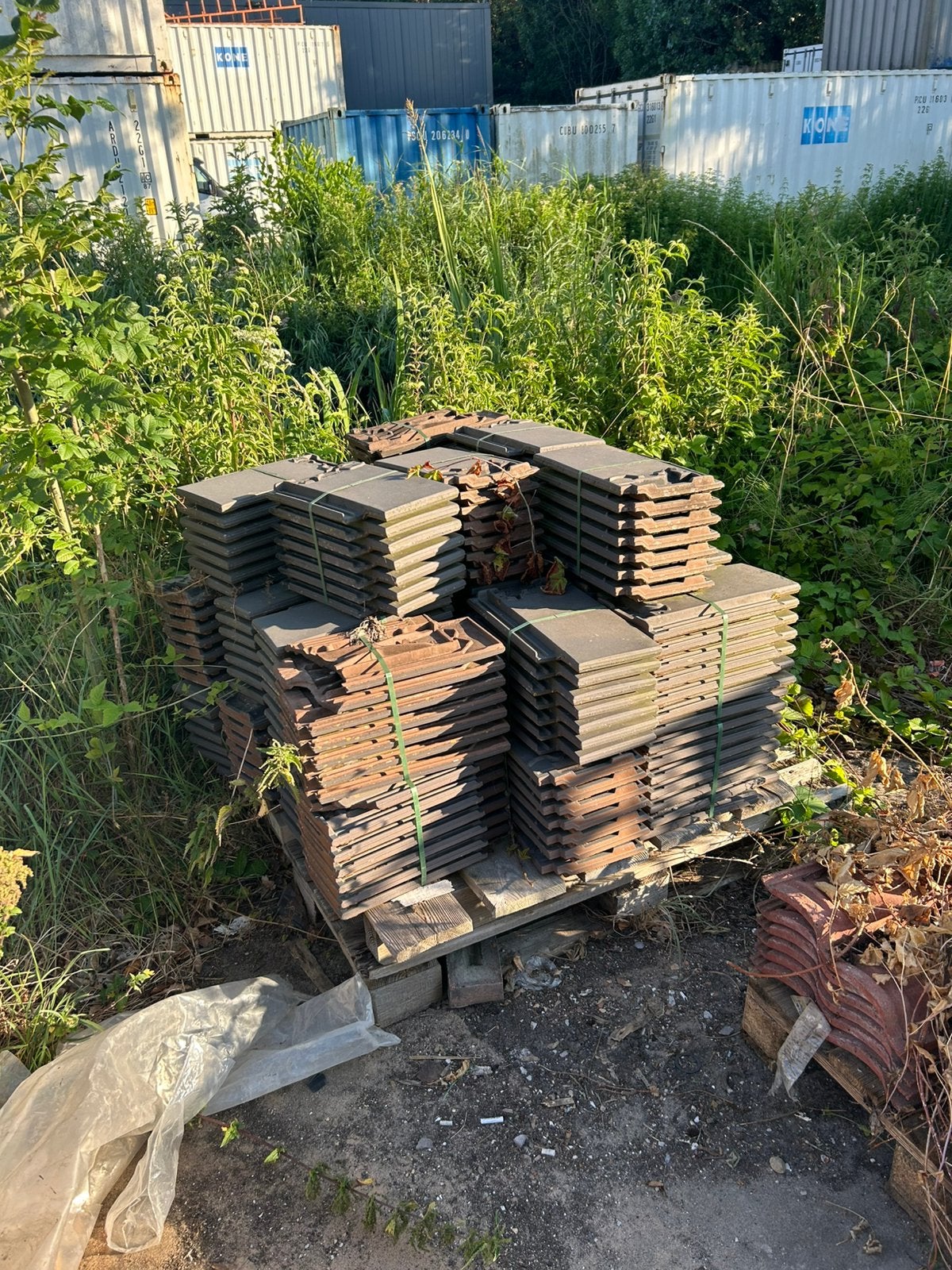Partij dakpannen (leipannen), Ophalen, Steen of Klei, Zo goed als nieuw, 15 m² of meer