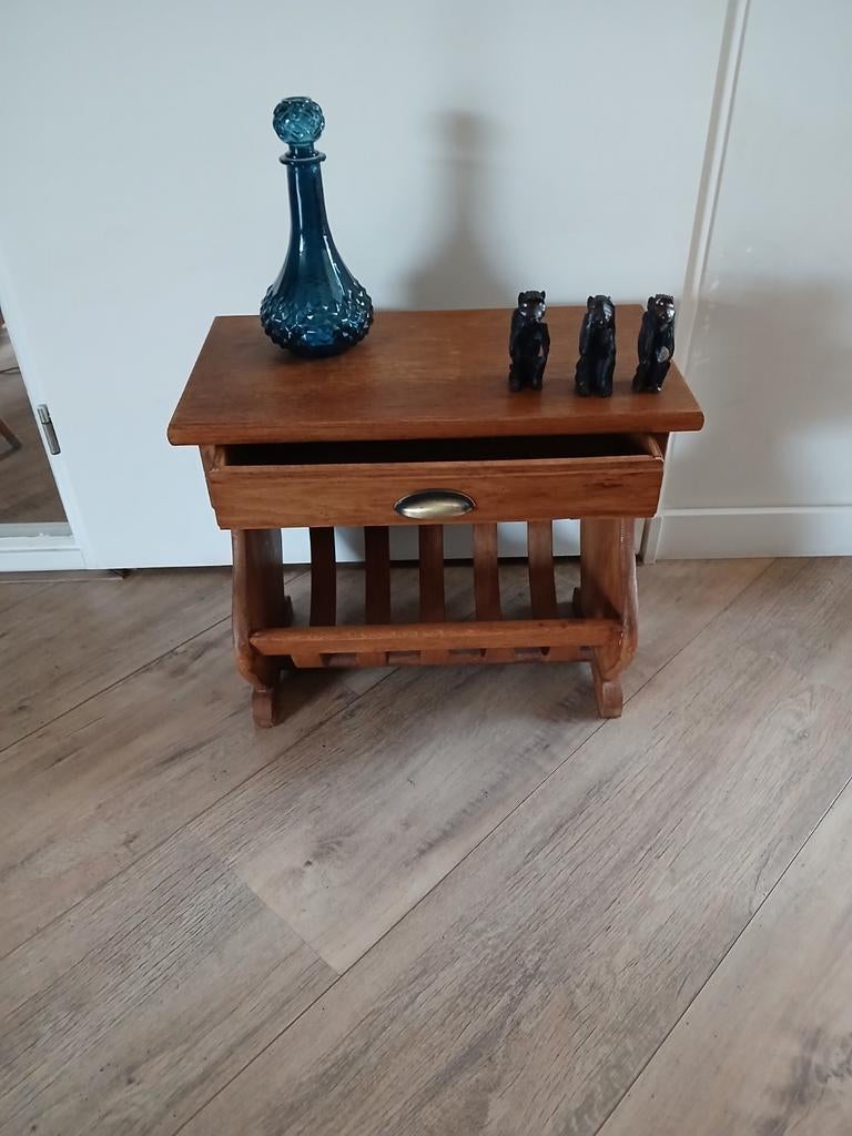 Vintage krantentafeltje bijzettafeltje, Huis en Inrichting, Ophalen