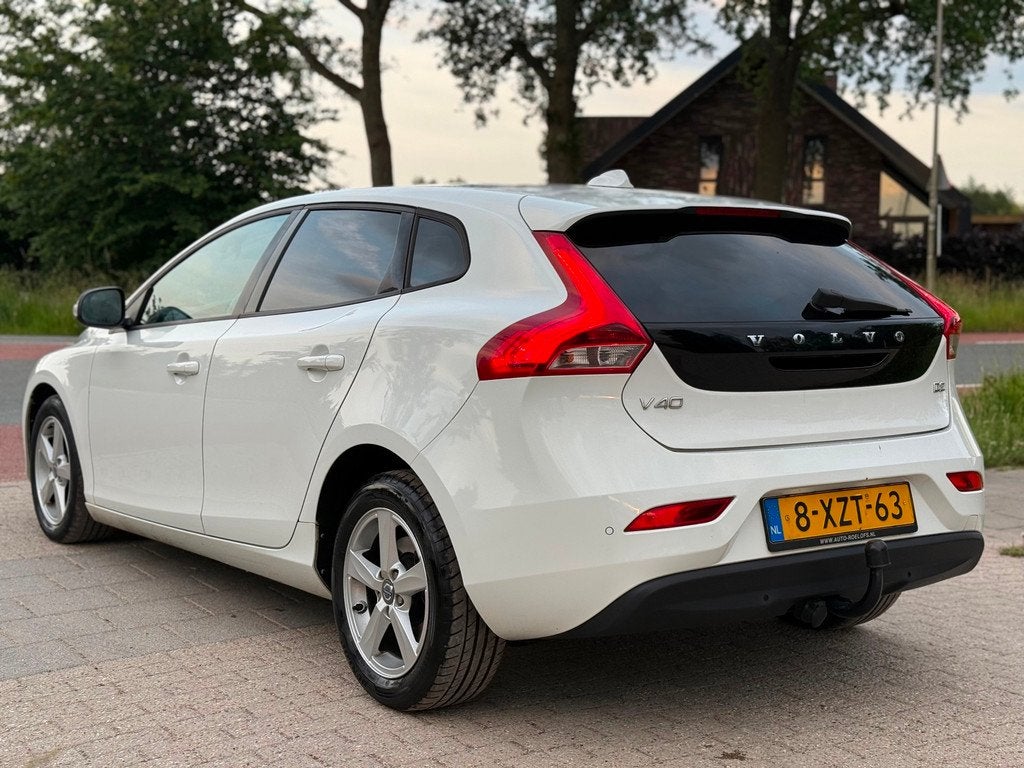 Volvo V40 1.6 D2 Kinetic Airco Cruise PDC Trekhaak DealerOnd, Voorwielaandrijving, Euro 5, Stof, Gebruikt