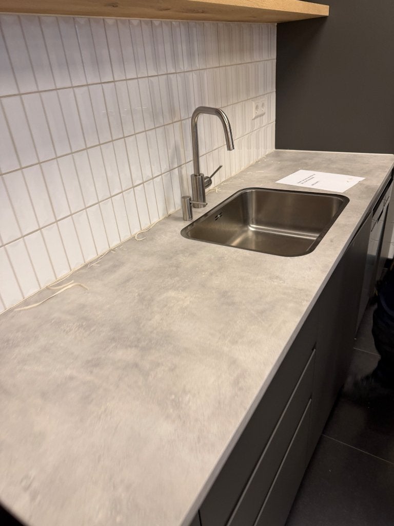 Betonlook aanrechtblad 240-3 meter, Huis en Inrichting, Keuken | Keukenelementen, Ophalen, 200 cm of meer, 50 tot 100 cm, Zo goed als nieuw