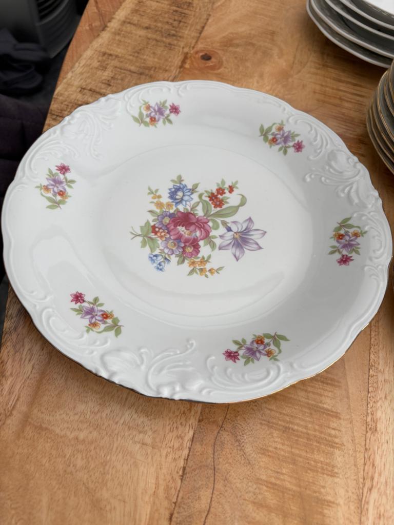 Vintage bord met bloemmotief - Wawel, Made in Poland, Antiek en Kunst, Antiek | Servies los, Ophalen