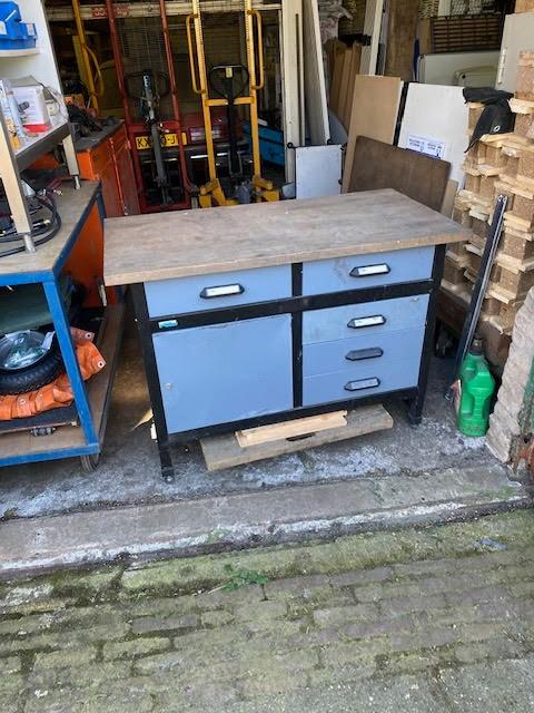 werkbankje met 5 lades en 1 deurtjes, Doe-het-zelf en Verbouw, Werkbanken, Ophalen, Gebruikt, 70 tot 120 cm, Bankschroef