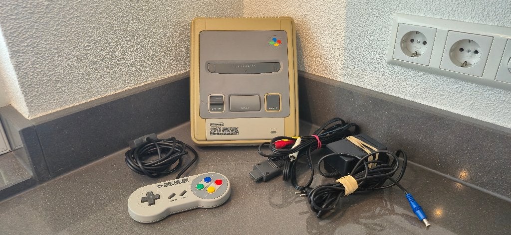 Nintendo SNES + 1 controller + bekabeling, Spelcomputers en Games, Ophalen of Verzenden, Gebruikt, Met 1 controller
