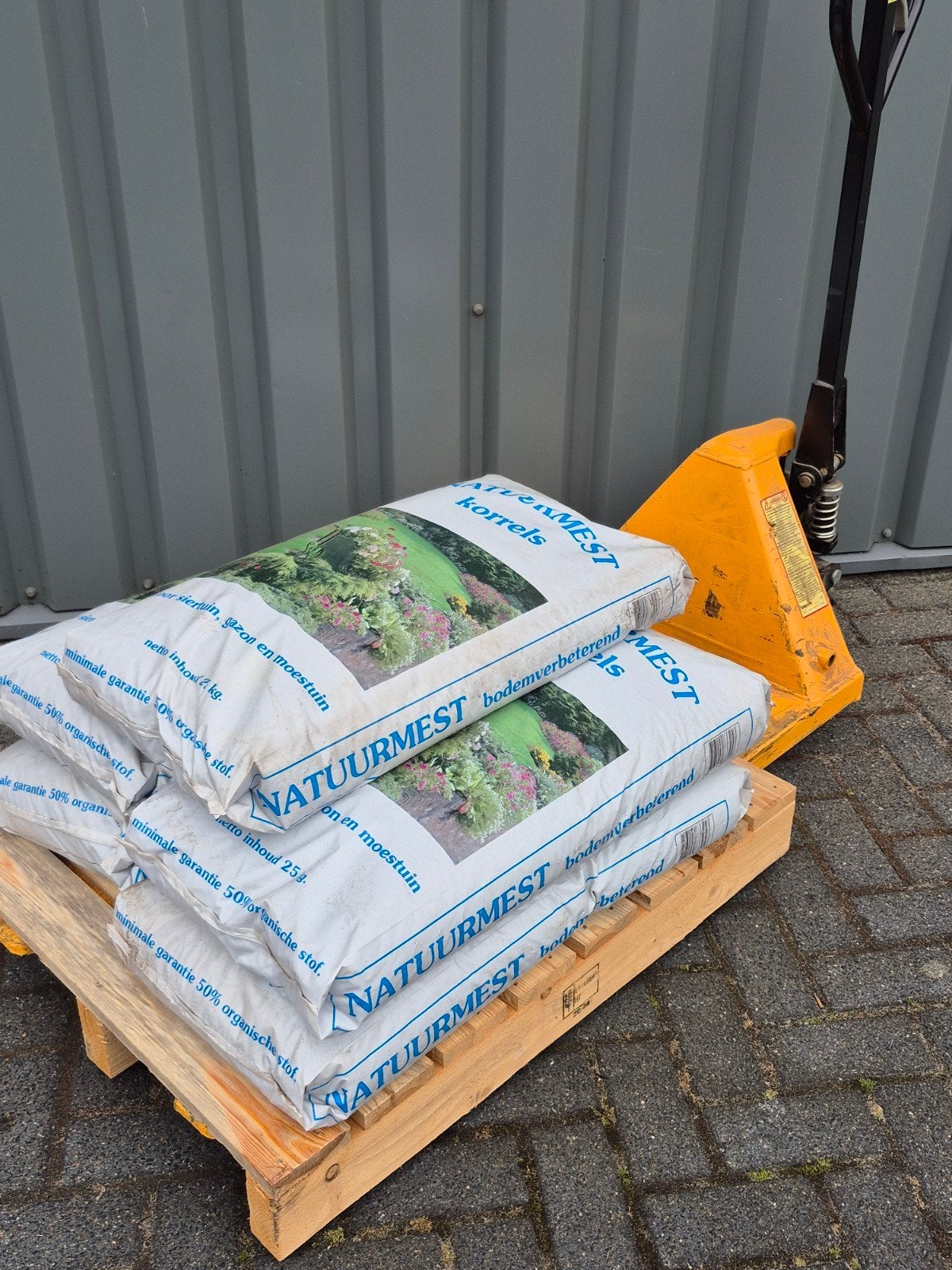 Pallet met 5 zakken mest korrels, Ophalen, Kunstmest
