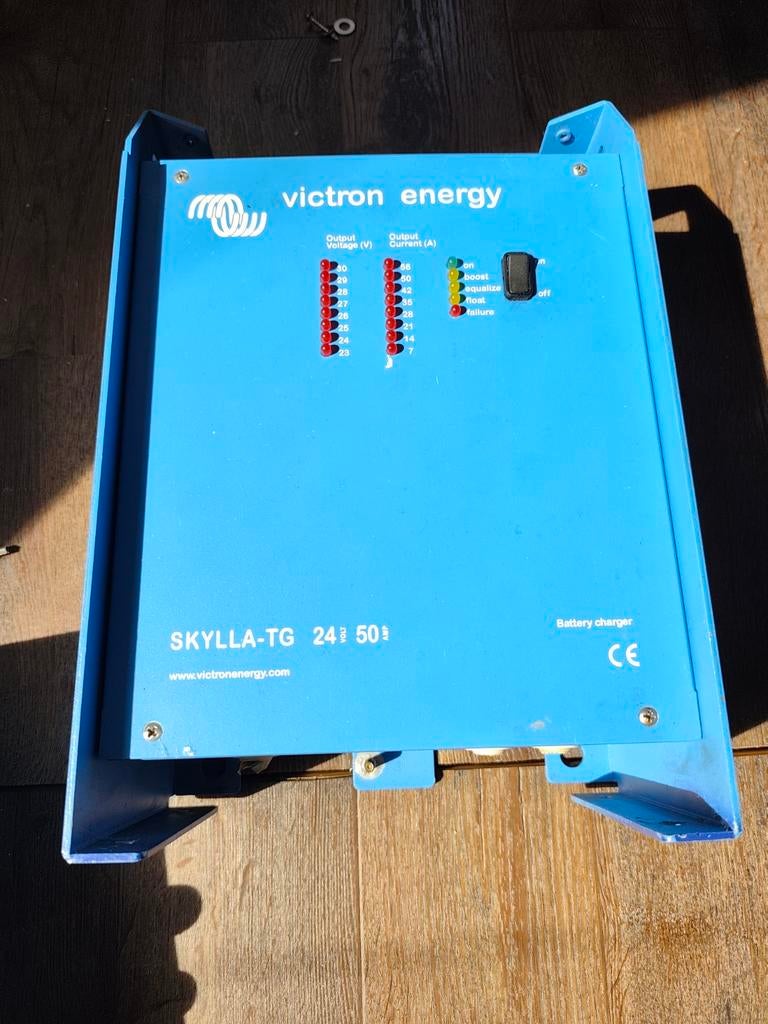 Victron Energy Skylla-TG 24V 50A Acculader, Ophalen of Verzenden, Gebruikt, Motor en Techniek