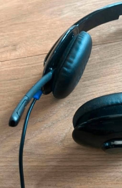 Logitech headset, Computers en Software, Logitech, Ophalen of Verzenden, Zo goed als nieuw, Over-ear