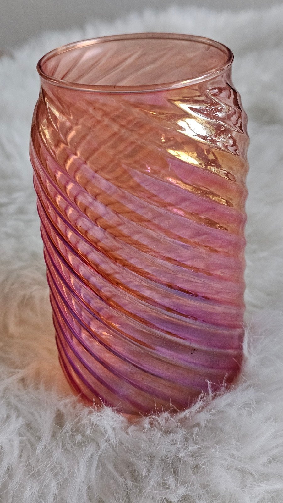 Roze iriserende glazen vaas/windlicht met spiraalreliëf, Antiek en Kunst, Ophalen of Verzenden