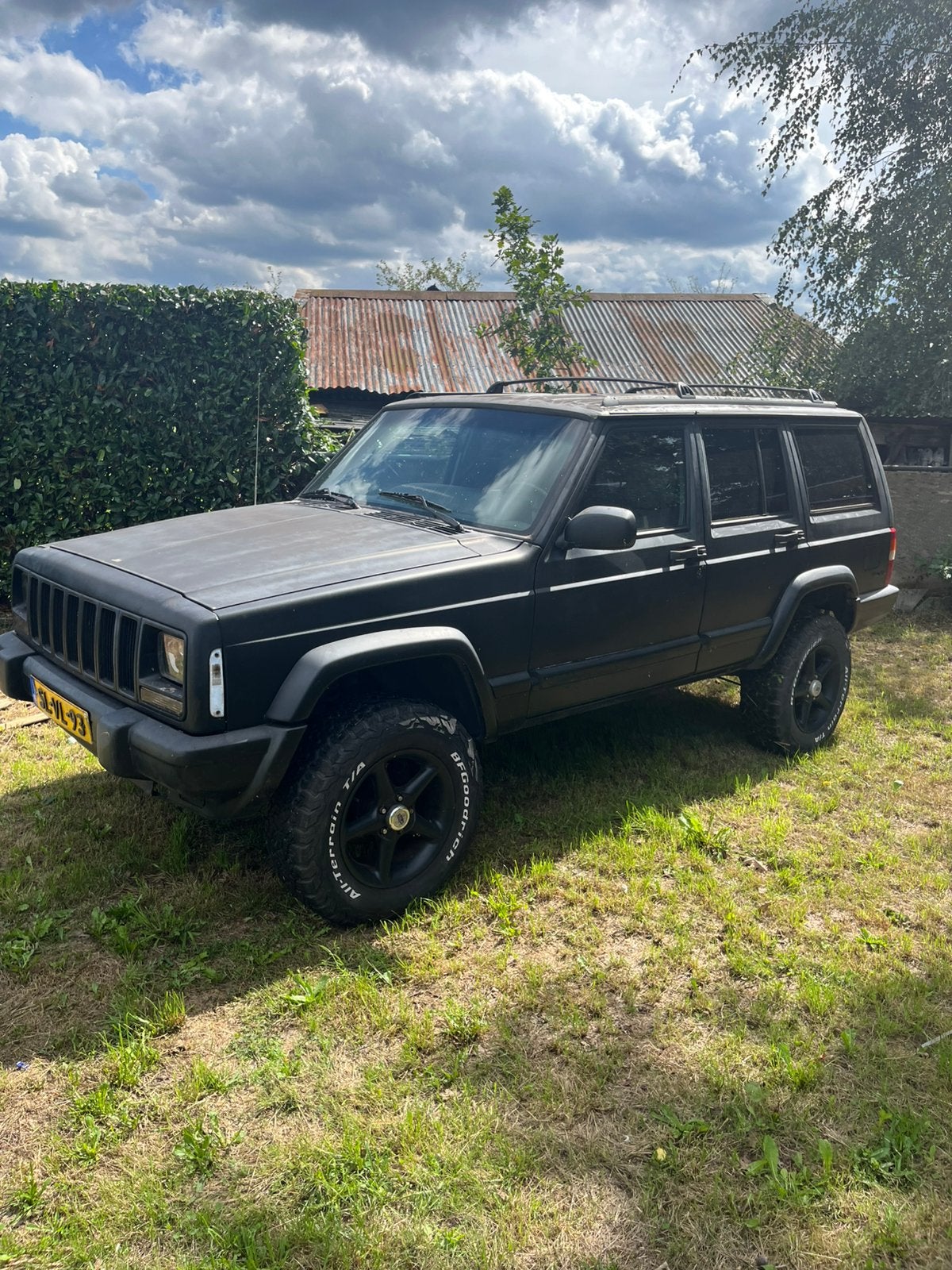 Jeep Cherokee 4.0 I 5DRS AUT 1997 Zwart, Auto's, Automaat, Zwart, 3960 cc, Particulier