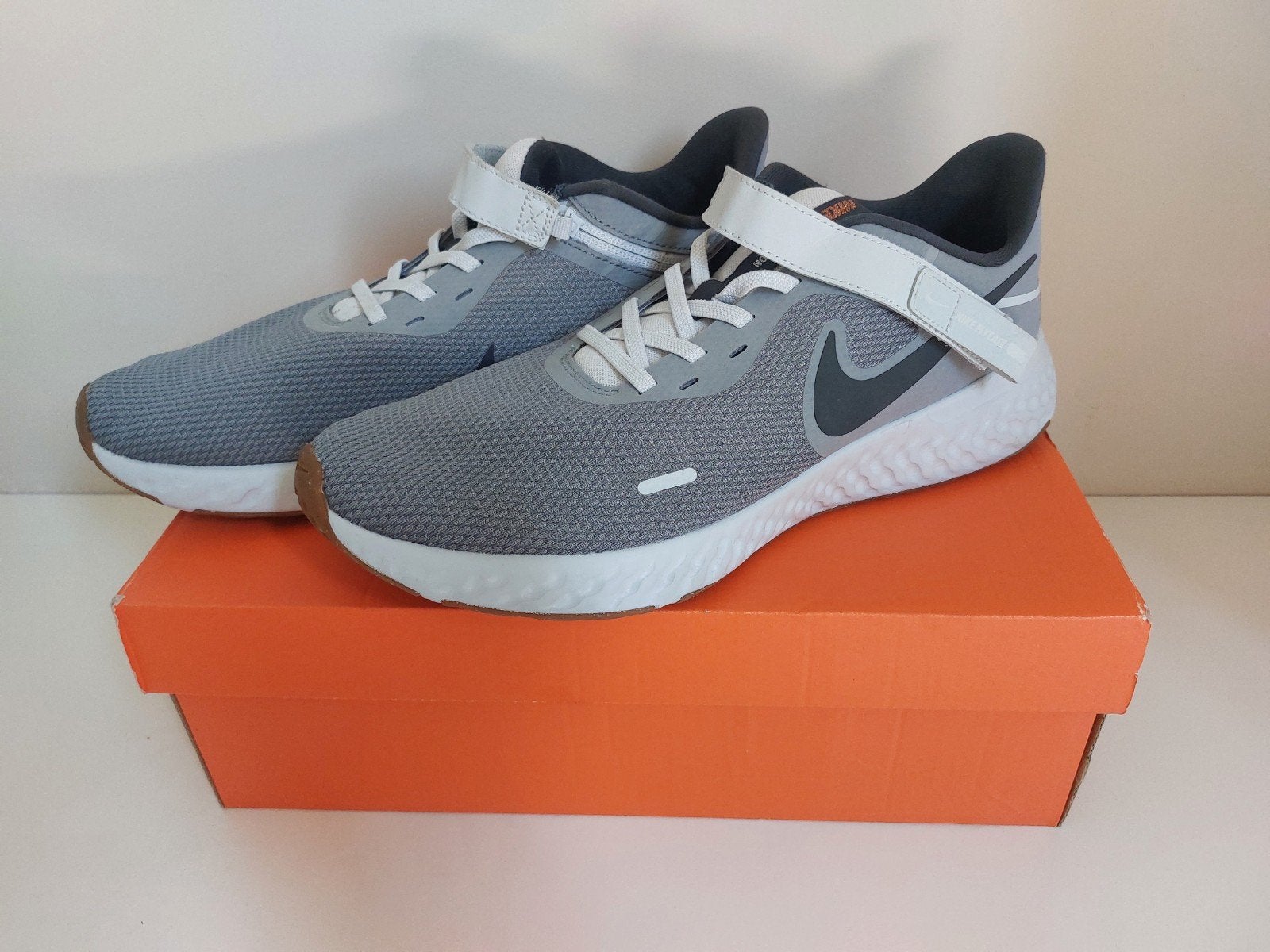 Nike Revolution 5 Flyease - Zo goed als nieuw, maat 45,5, Overige kleuren, NIKE, Ophalen of Verzenden, Sneakers of Gympen