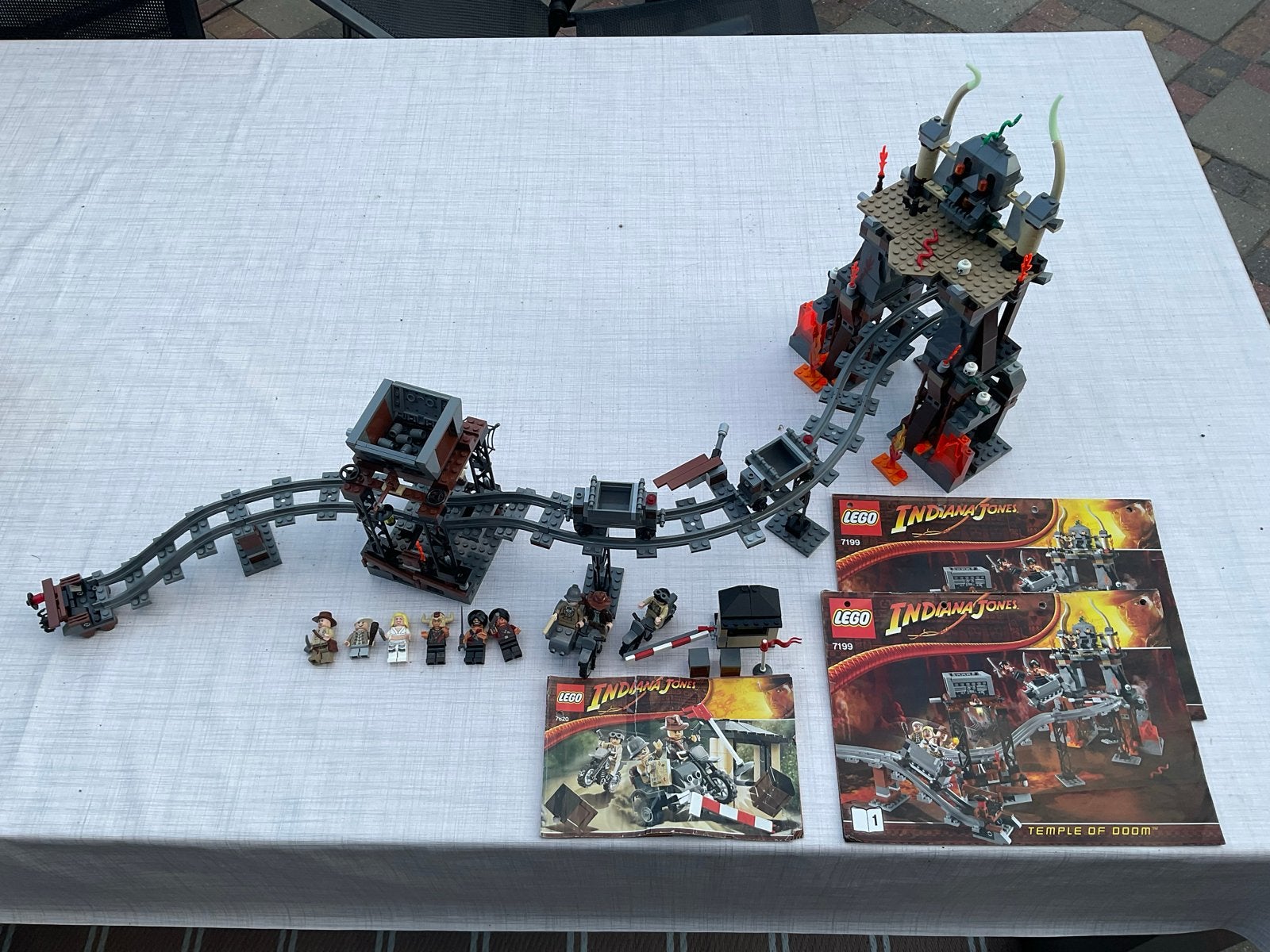 LEGO Indiana Jones 7199 Temple of Doom & 7620 Motorfiets, Kinderen en Baby's, Speelgoed | Duplo en Lego, Zo goed als nieuw, Ophalen of Verzenden