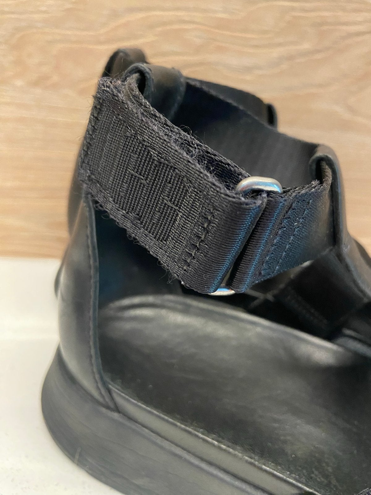 Ugg Eeba Gladiator Sandalen Zwart Maat 40 / W9, Kleding | Dames, Schoenen, Zwart, Zo goed als nieuw, Sandalen of Muiltjes, Ophalen of Verzenden