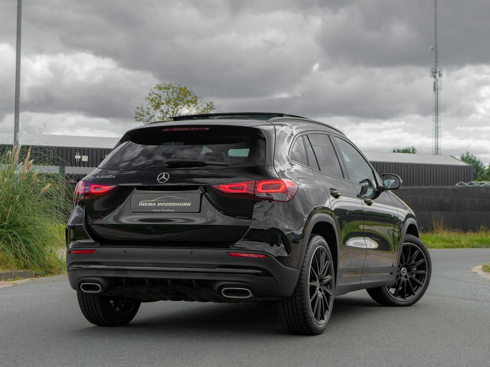 Mercedes GLA-klasse 250 e AMG|Panoramadak|360 Camera°|Carbo, Auto's, 77 km/l, Gebruikt, Zwart, Zwart