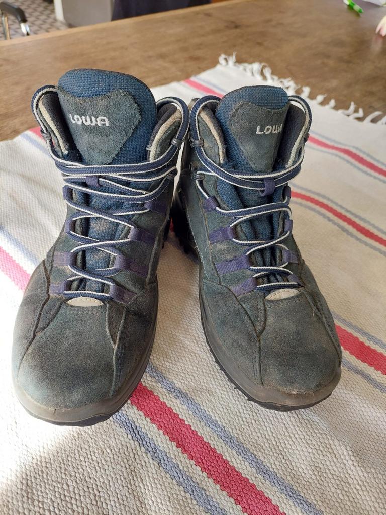 Lowa ( berg) wandelschoen maat 33, Ophalen of Verzenden, Gebruikt, Schoenen