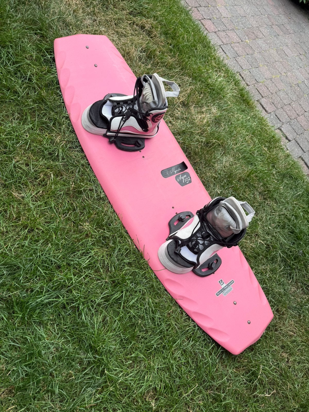 Wakeboard hyperlite syn 132, Watersport en Boten, Wakeboarden, Ophalen, Gebruikt, Board