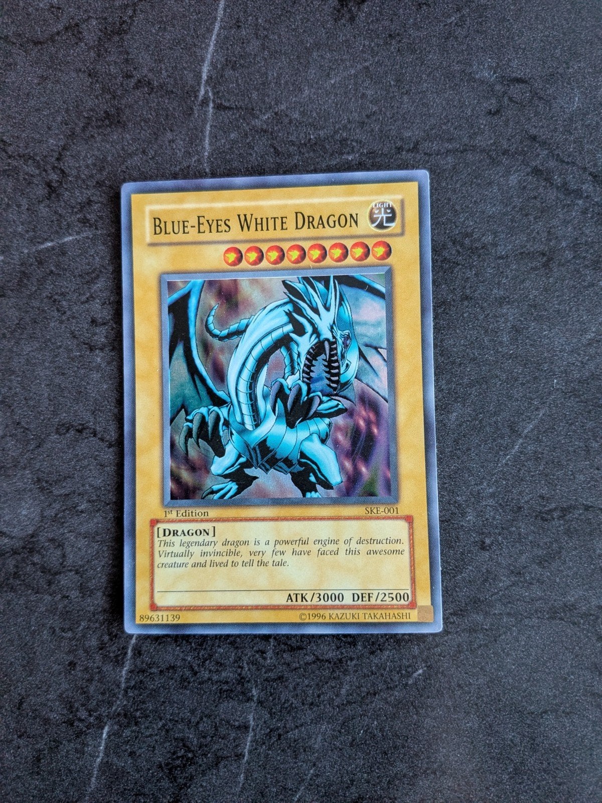 Blue-Eyes White Dragon SKE-001 1st Edition Yu-Gi-Oh! Kaart, Hobby en Vrije tijd, Verzamelkaartspellen | Yu-gi-Oh!, Ophalen of Verzenden