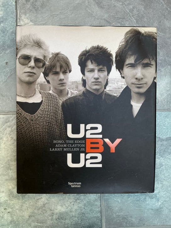 U2 by U2 - Het officiële boek van de band, Ophalen of Verzenden, Zo goed als nieuw, Artiest